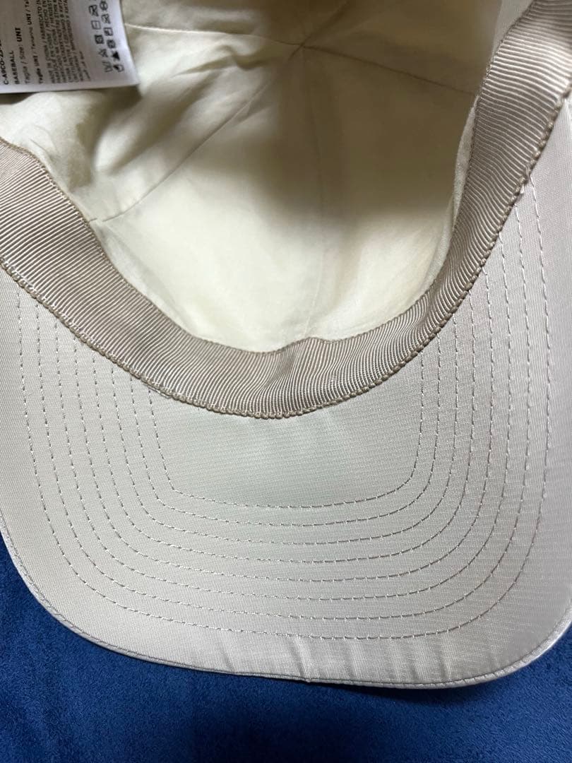 モンクレール　キャップ　ユニセックス　光沢のあるナイロン【ベージュ】