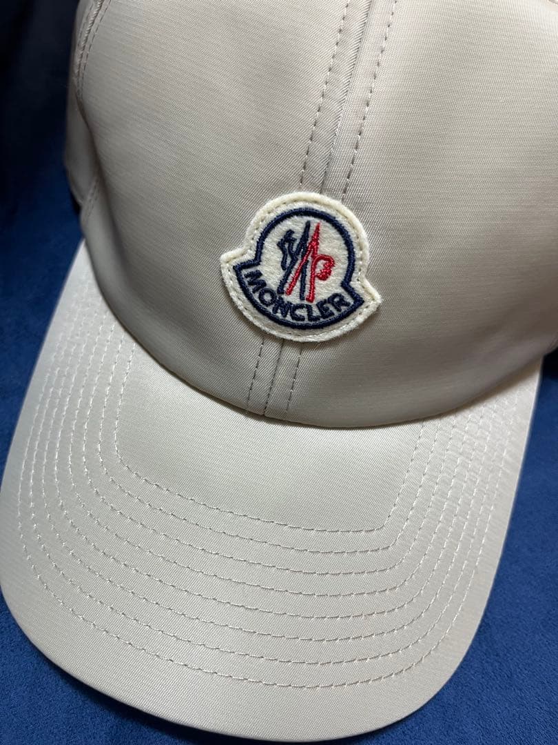モンクレール　キャップ　ユニセックス　光沢のあるナイロン【ベージュ】