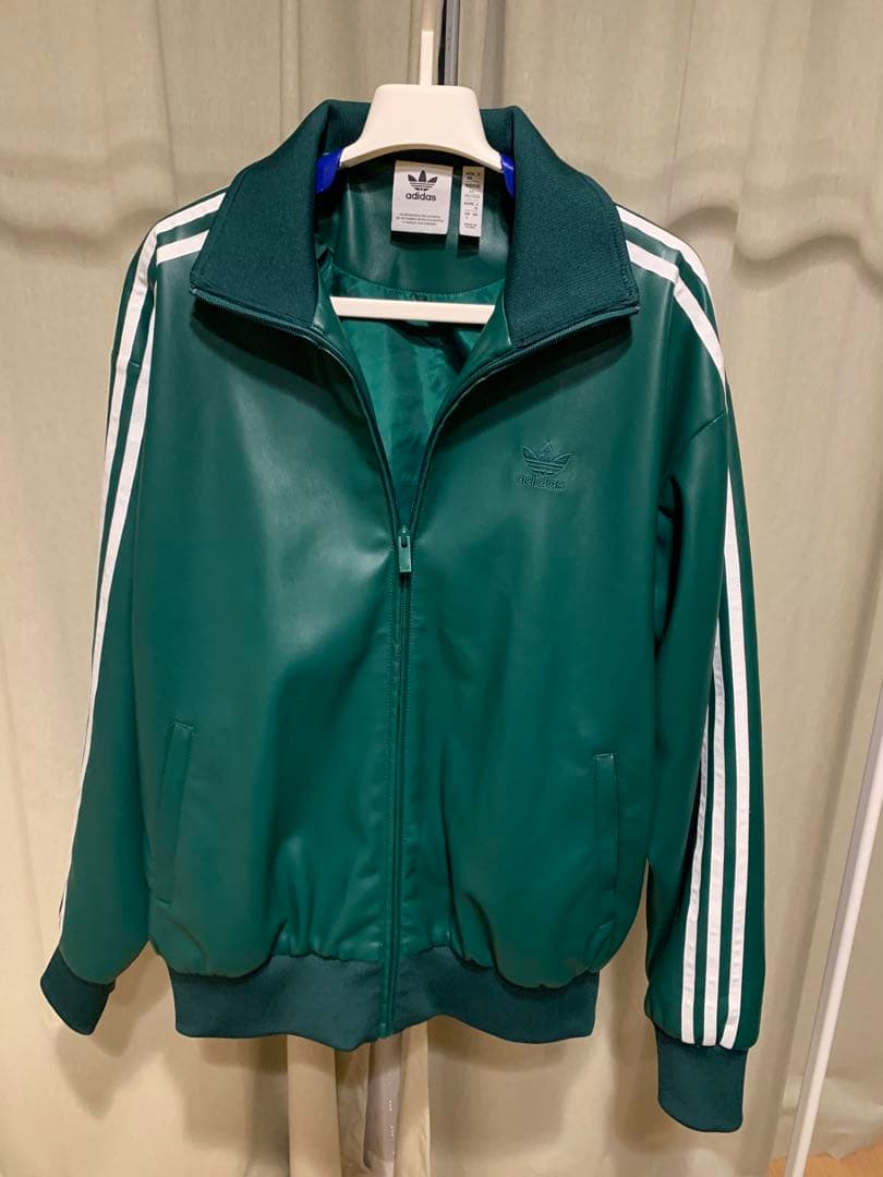 adidas フェイクレザートラックジャケット