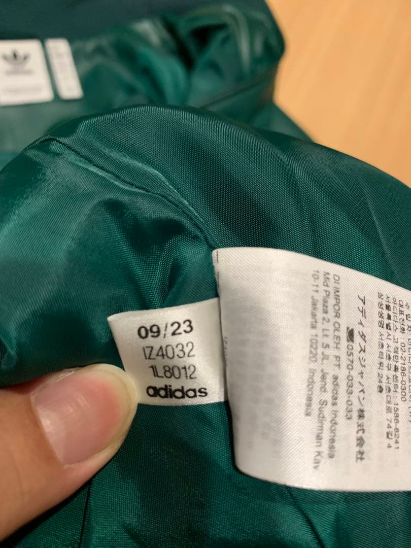 adidas フェイクレザートラックジャケット