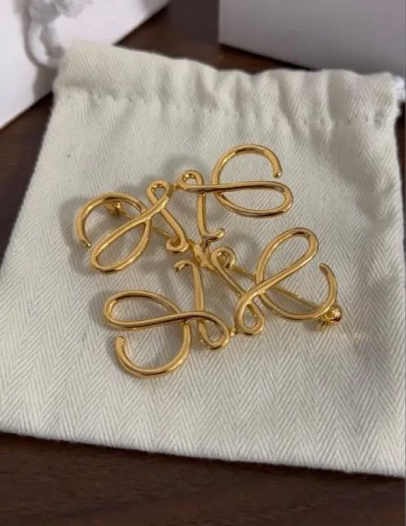 LOEWE ブローチ GOLD