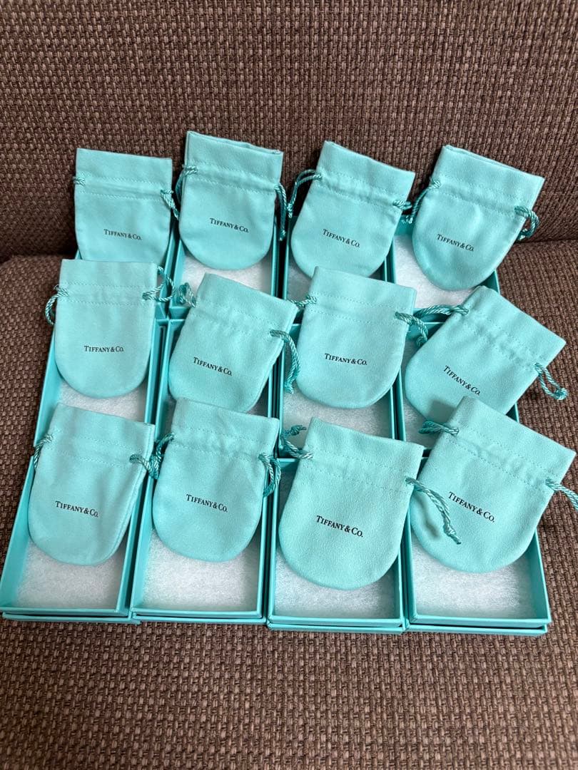 国内現行品　美品ティファニー空箱　巾着袋　12セット