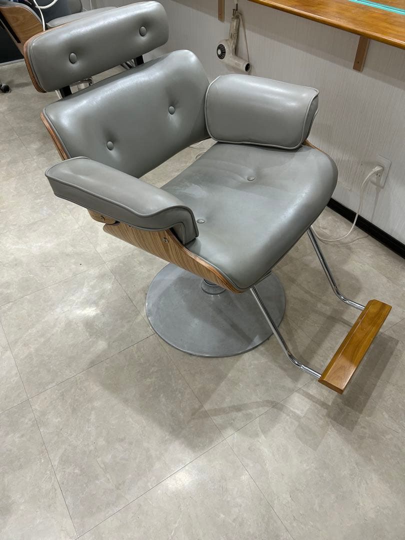 【送料込み】 美容室　中古スタイリングチェア　セット椅子