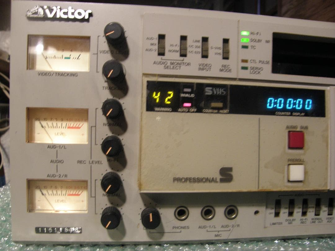 ビクターBRS-611業務用SVHSレコーダージャンク品の出品です。