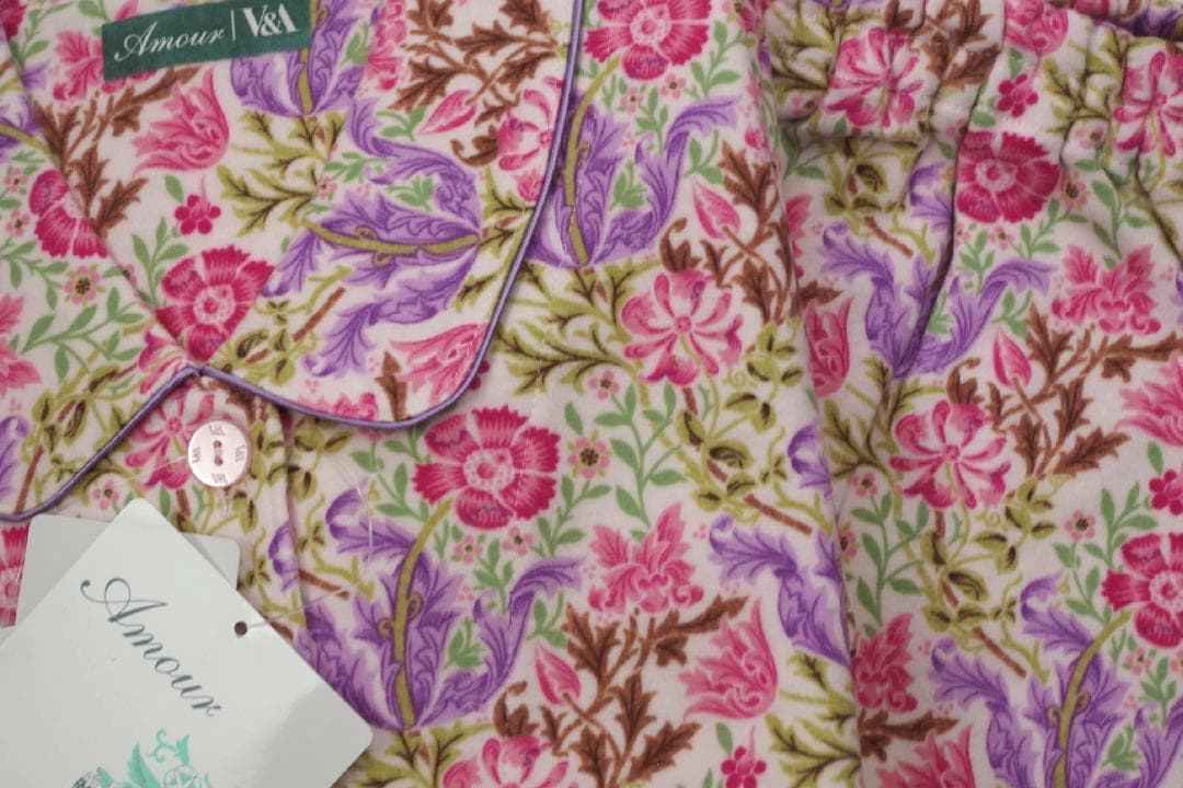 【新品】V&A ヴィクトリア＆アルバート　秋冬物厚手ネル地パジャマ（L)