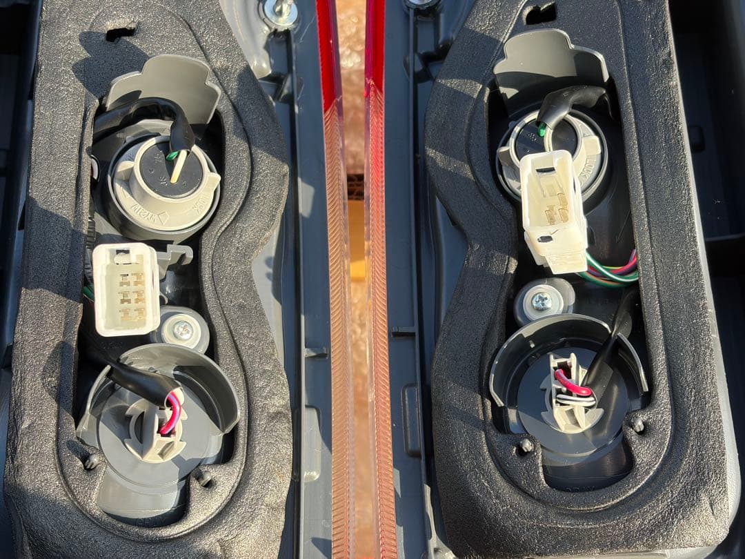 ハイエースGL　4型　純正テールランプ