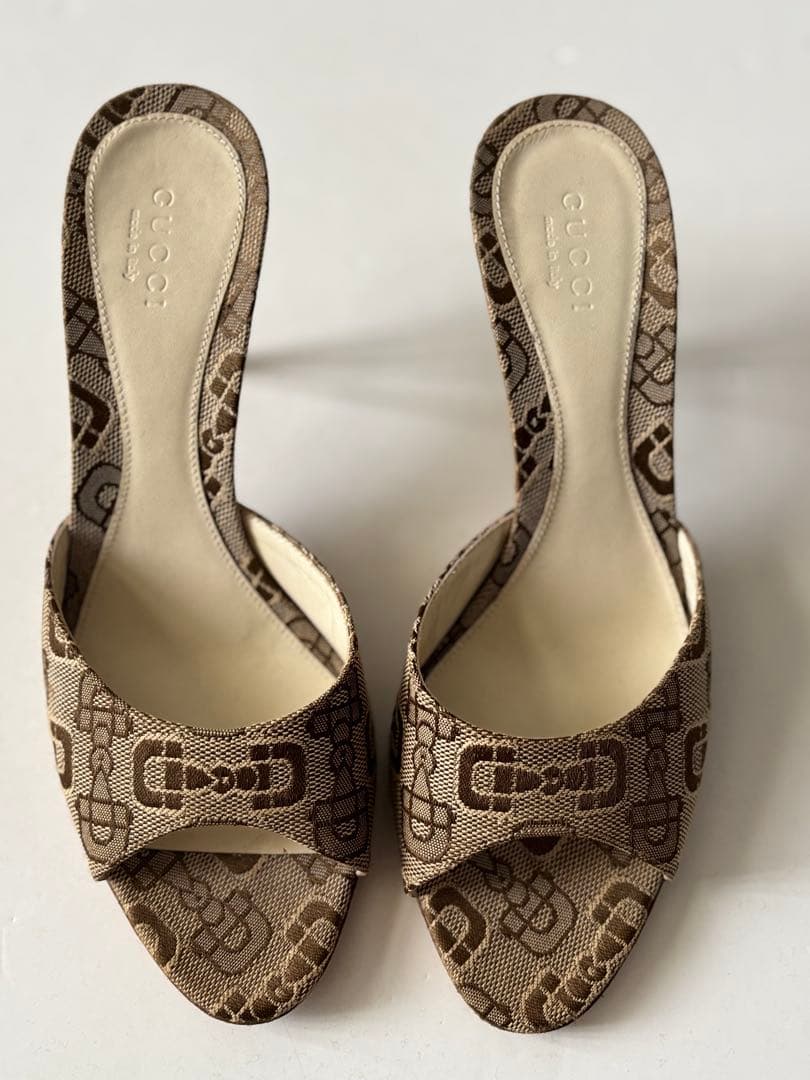 GUCCI ベージュ オープントゥ ミュール