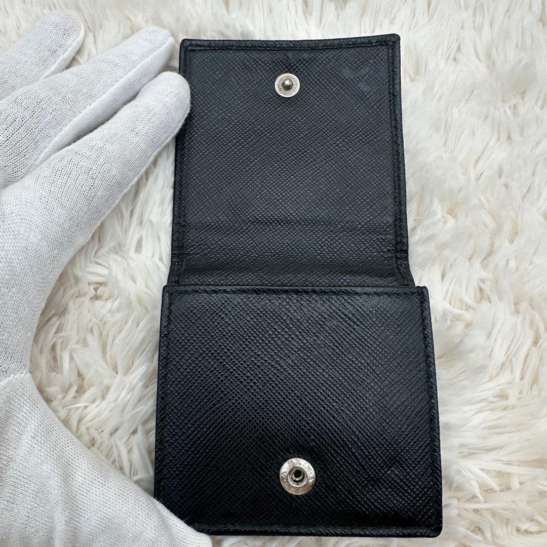 ✨美品✨プラダ　二つ折り財布　三角ロゴ　ケース　サフィアーノレザー　黒