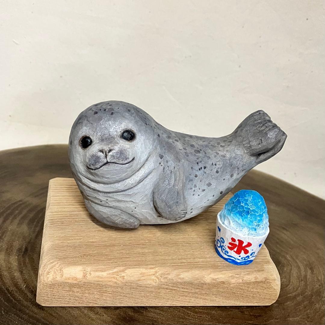 木彫りのアザラシ