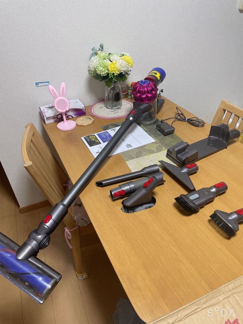 Dyson V7 　コードレスクリーナー　掃除機　sv11