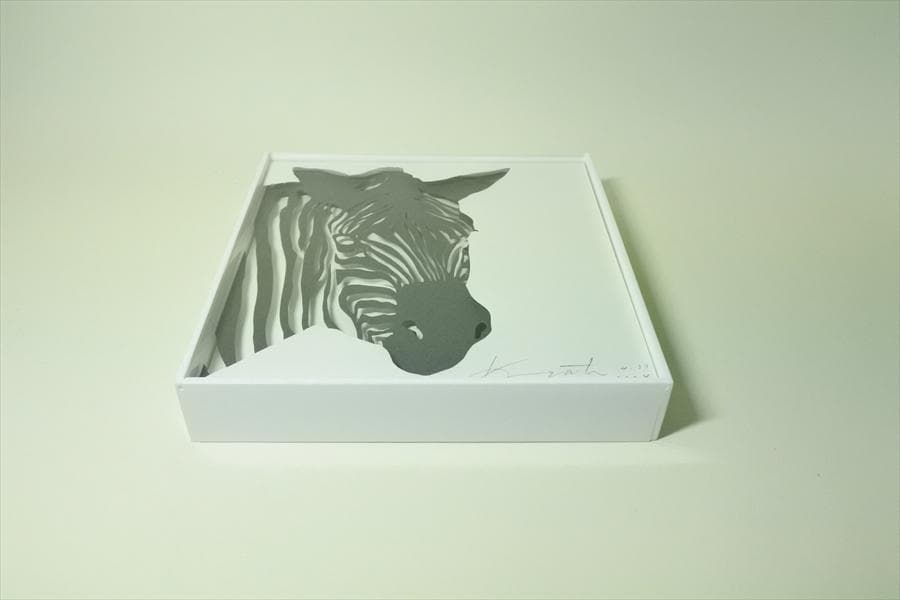 【美品】現代アート　駒形克己　彫紙アート　額付　ゼブラ　シマウマ　サイン有 a