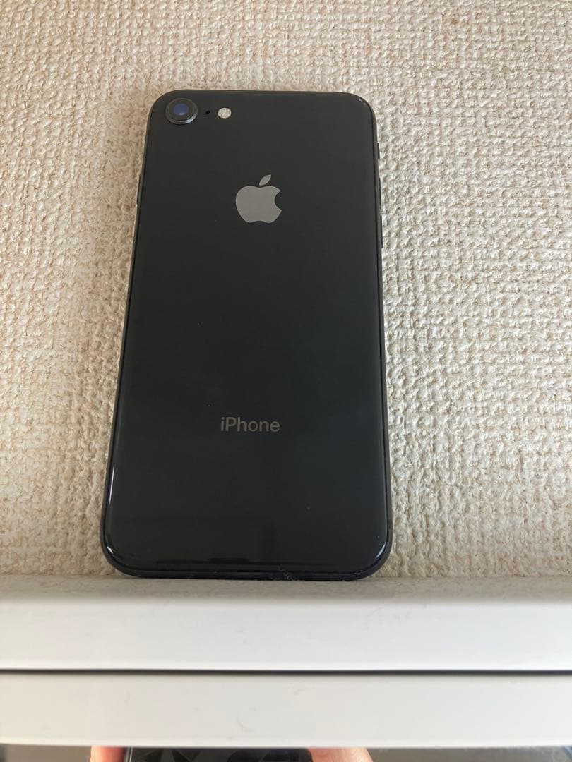 送料無料　iPhone8 美品　グレー