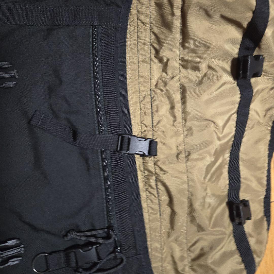 マーガレットハウエル ブリーフィング　コラボメッセンジャーバック