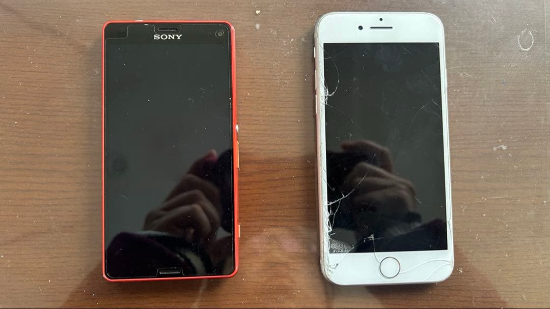 P*h様 Sony Xperia & iPhone 8 セット　故障品です。
