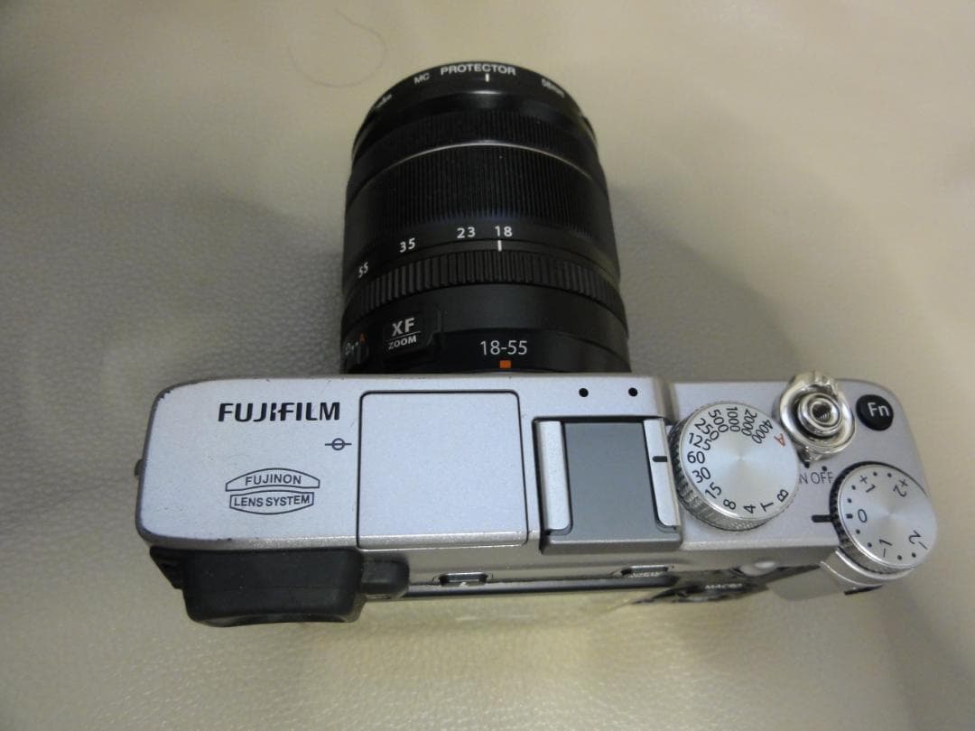 富士フィルム(FUJIFILM) X-E1 レンズキット [Silver]