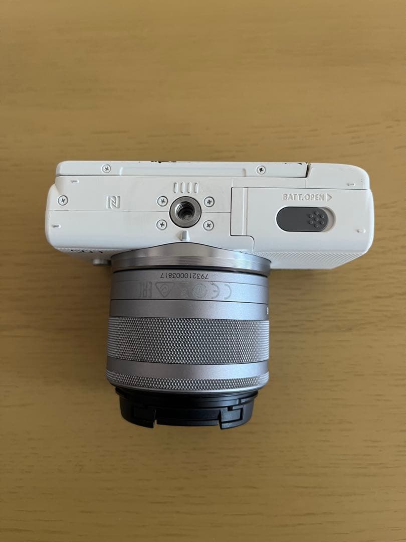 【三脚付き】Canon EOS M100 ミラーレス一眼 ホワイト