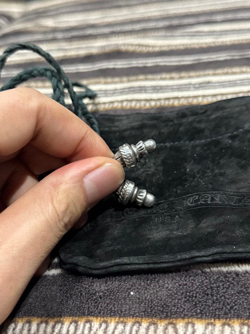 あ*く様 CHROME HEARTS スモール CHクロス レザーとピアス