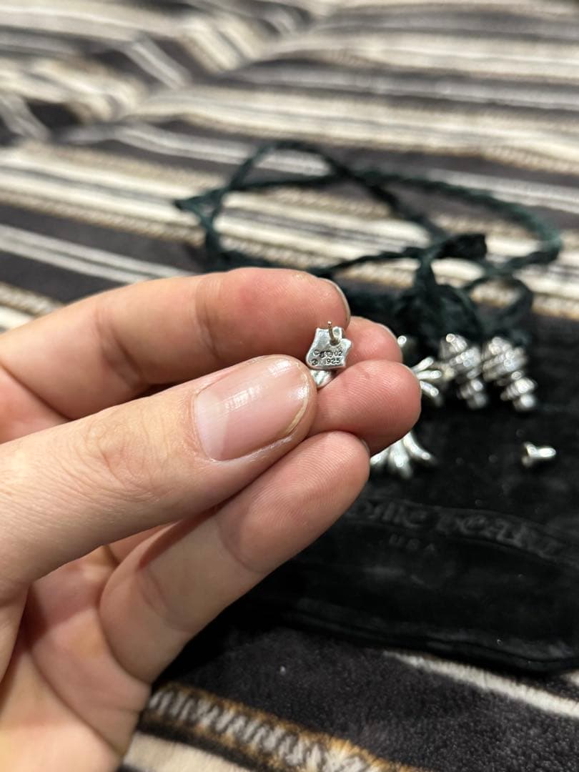あ*く様 CHROME HEARTS スモール CHクロス レザーとピアス