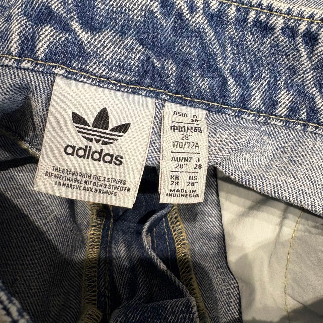 adidas ワイドレッグデニム ジーンズ