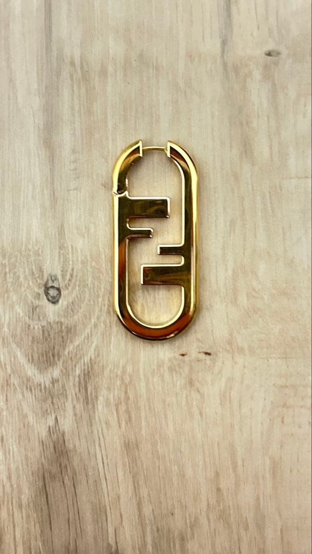 は*る様 FENDI フェンディ オーロック ゴールド ピアス