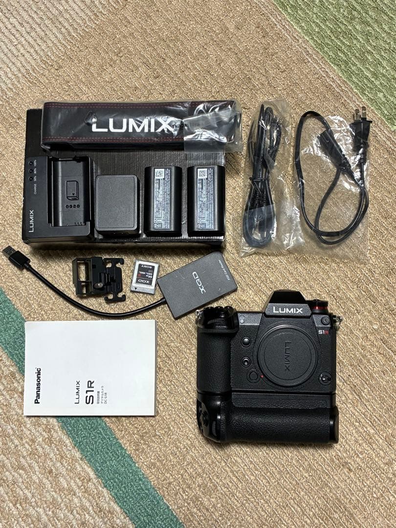LUMIX S1R ミラーレス一眼 本体と付属品