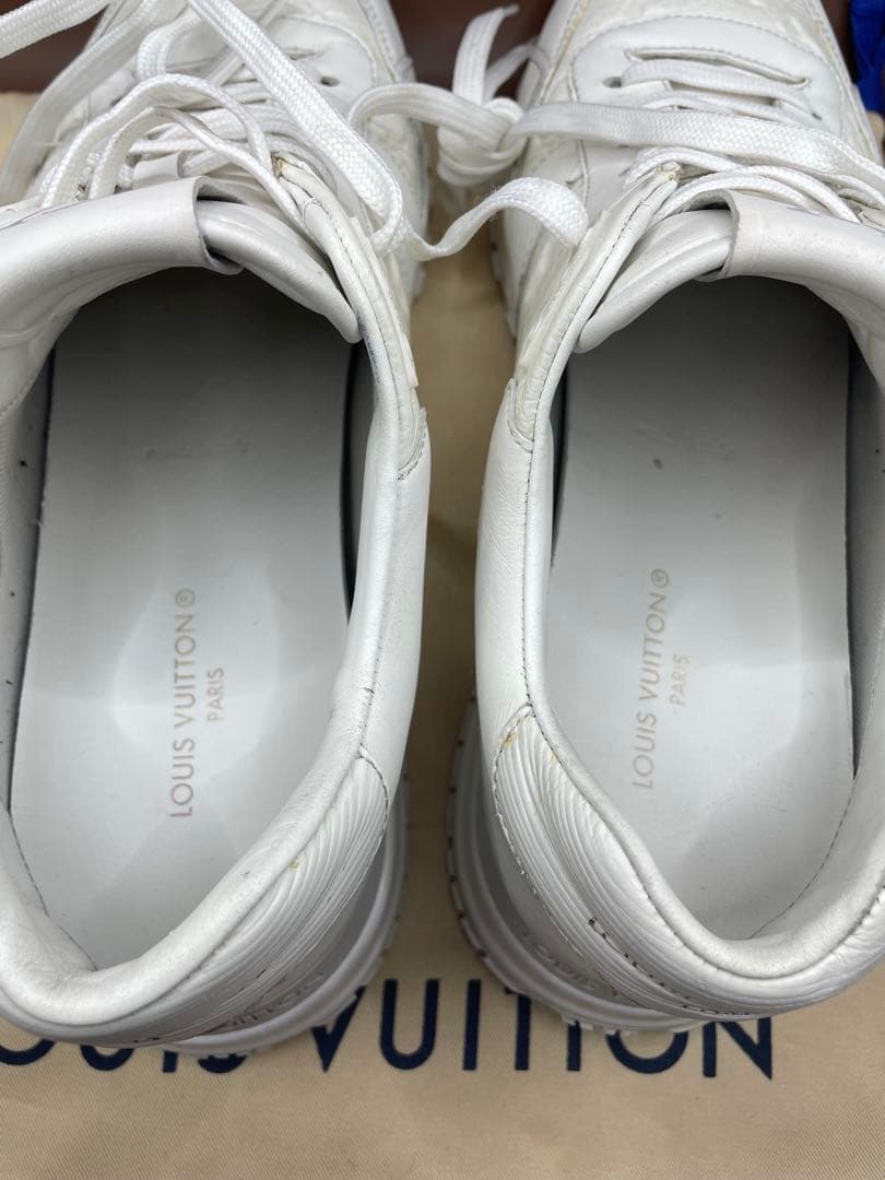 こー本体のみ ルイヴィトン　ランアウェイライン　モノグラムエピ柄スニーカー