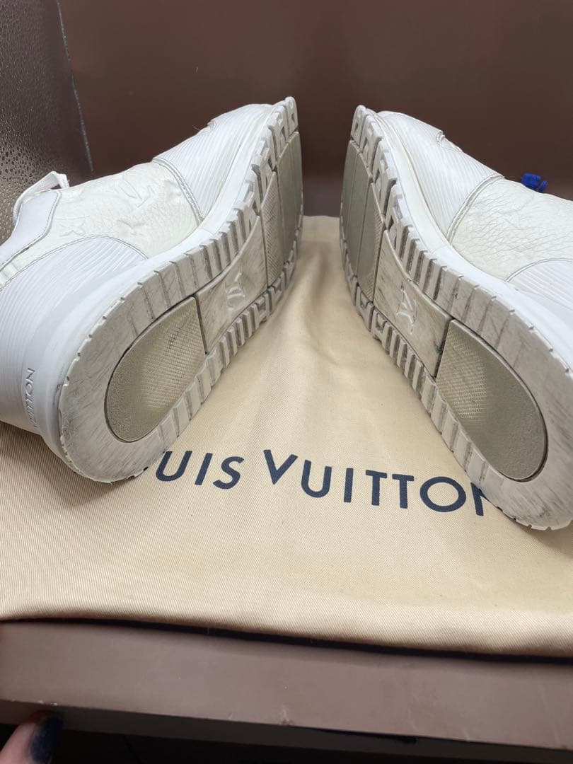 こー本体のみ ルイヴィトン　ランアウェイライン　モノグラムエピ柄スニーカー