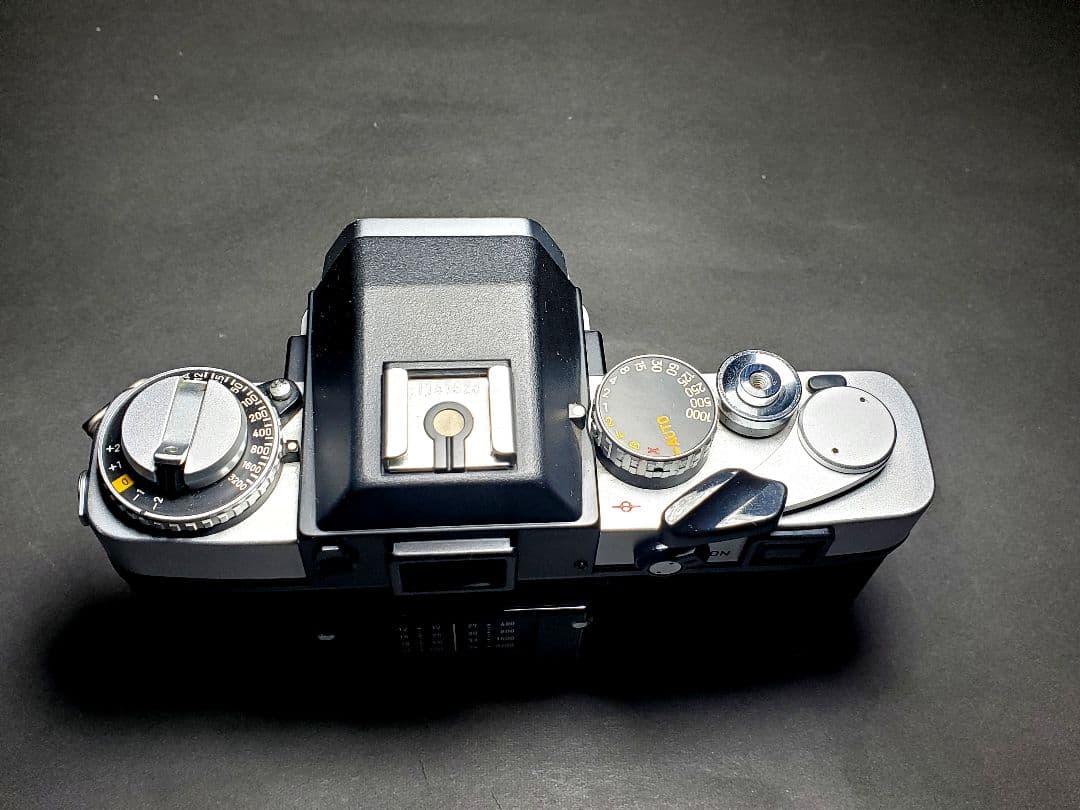 未使用デッドストックジャンク品。ミノルタXE白ボディーのみ