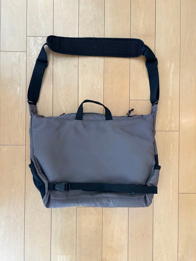 patagonia メッセンジャーバッグ　ショルダーバッグ