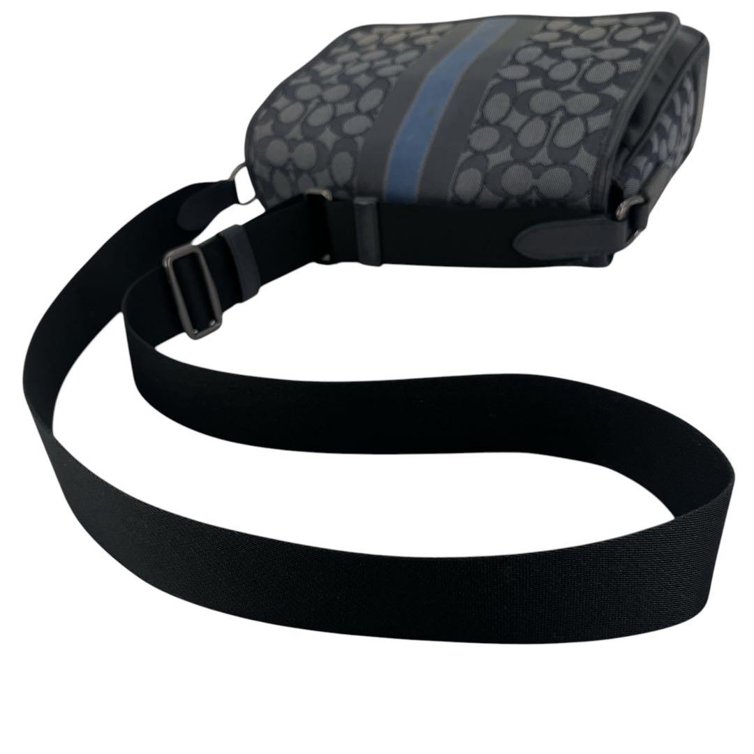 コーチ　メッセンジャーバッグ　シグネチャー　トンプソン　スモール　ストライプ