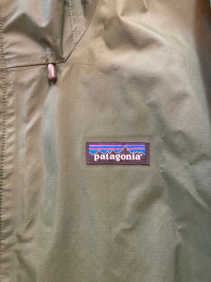 patagonia パーカー オリーブグリーン