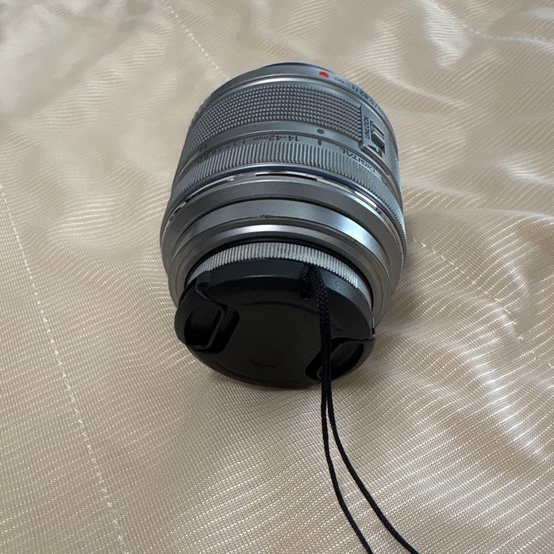 【美品】OLYMPUS OM-D E-M10 シルバー ミラーレスカメラ