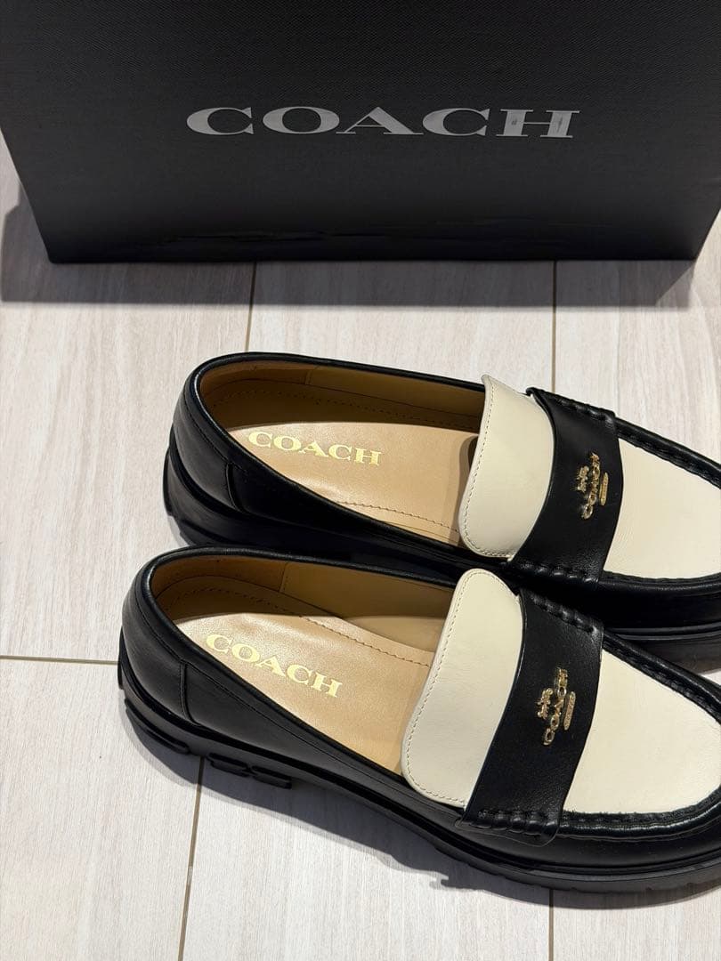 美品 COACH コーチ ルーシー ローファー ブラック ホワイト レザー 箱付