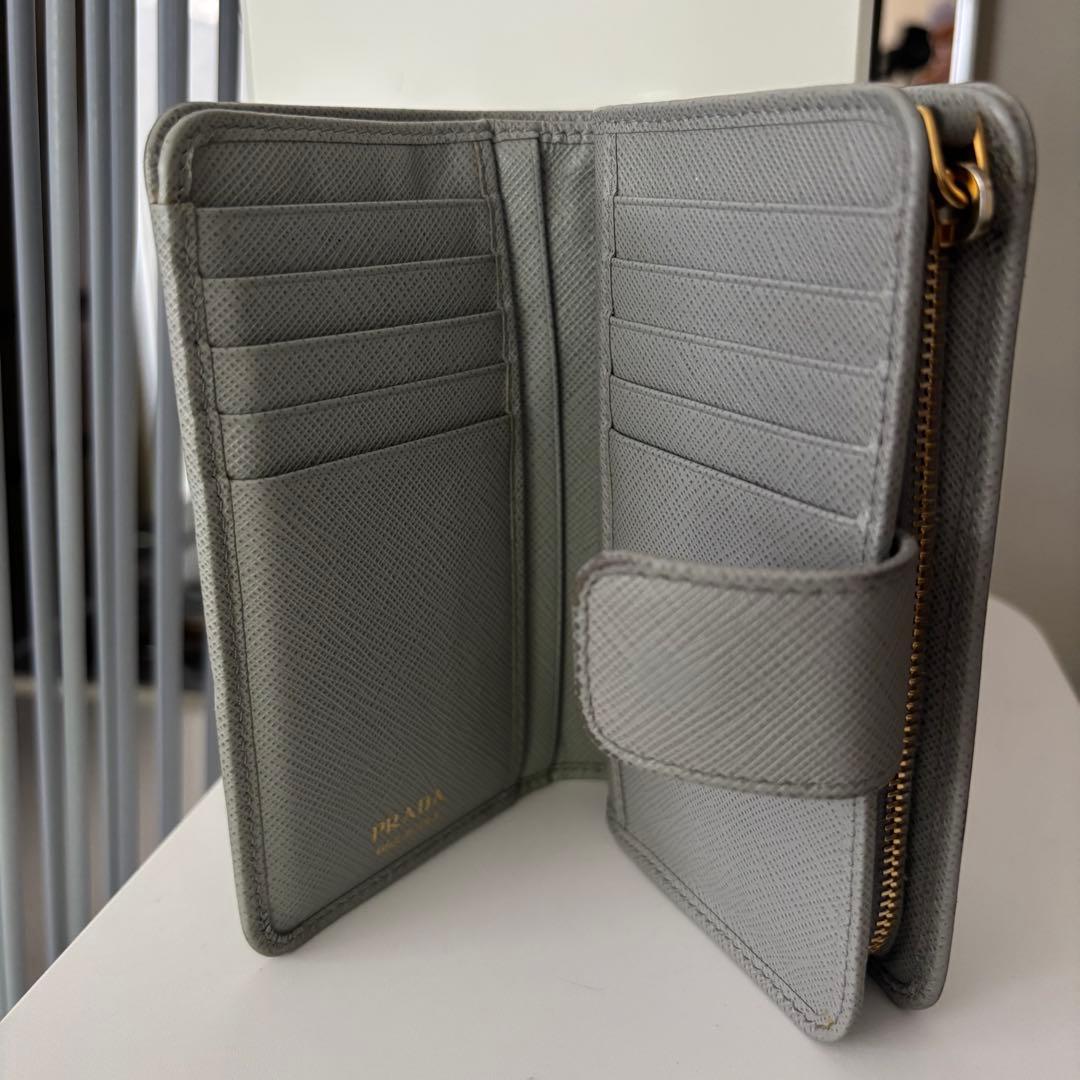 PRADA⭐︎折り畳み財布⭐︎グレー