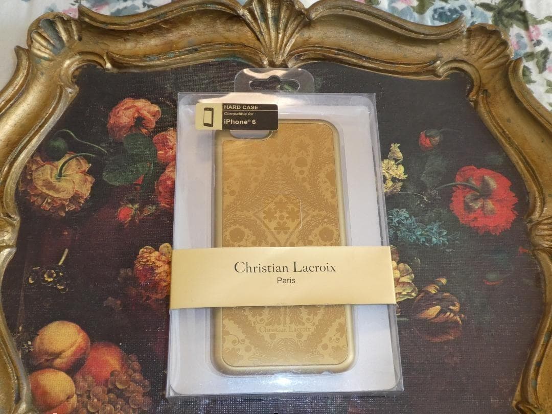 メルカリ便✨Christian Lacroix✨スマホケース　ゴールド