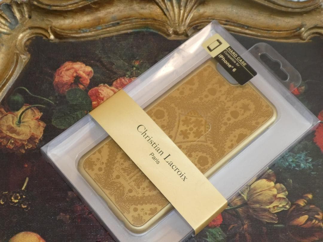 メルカリ便✨Christian Lacroix✨スマホケース　ゴールド
