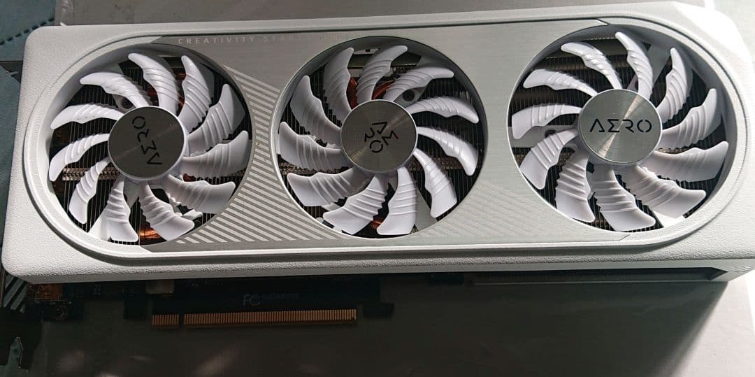 AERO GEFORCE RTX4060ti 8GBオマケ付き。