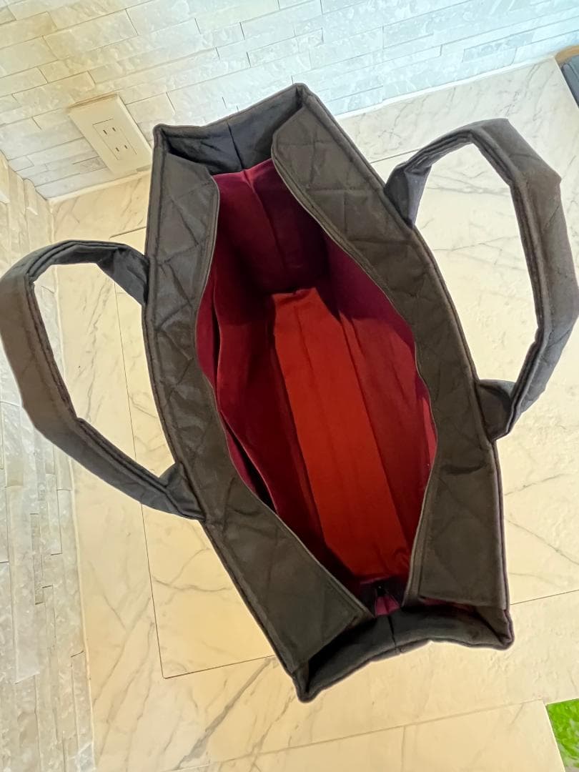 お受験バッグ　B4　黒　自立　ファスナー付　キルティングトート　保護者会　説明会