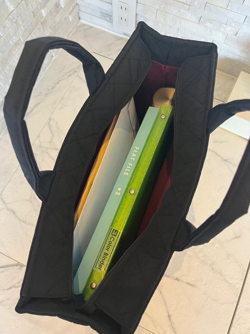 お受験バッグ　B4　黒　自立　ファスナー付　キルティングトート　保護者会　説明会