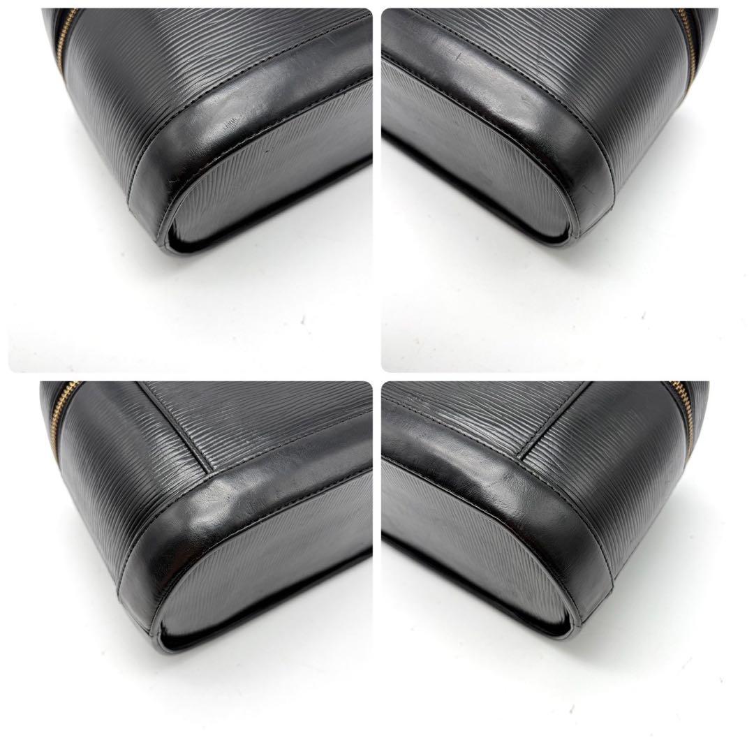 ヴァレンティノガラヴァーニ バニティ ハンドバッグ レザー ブラック チャーム