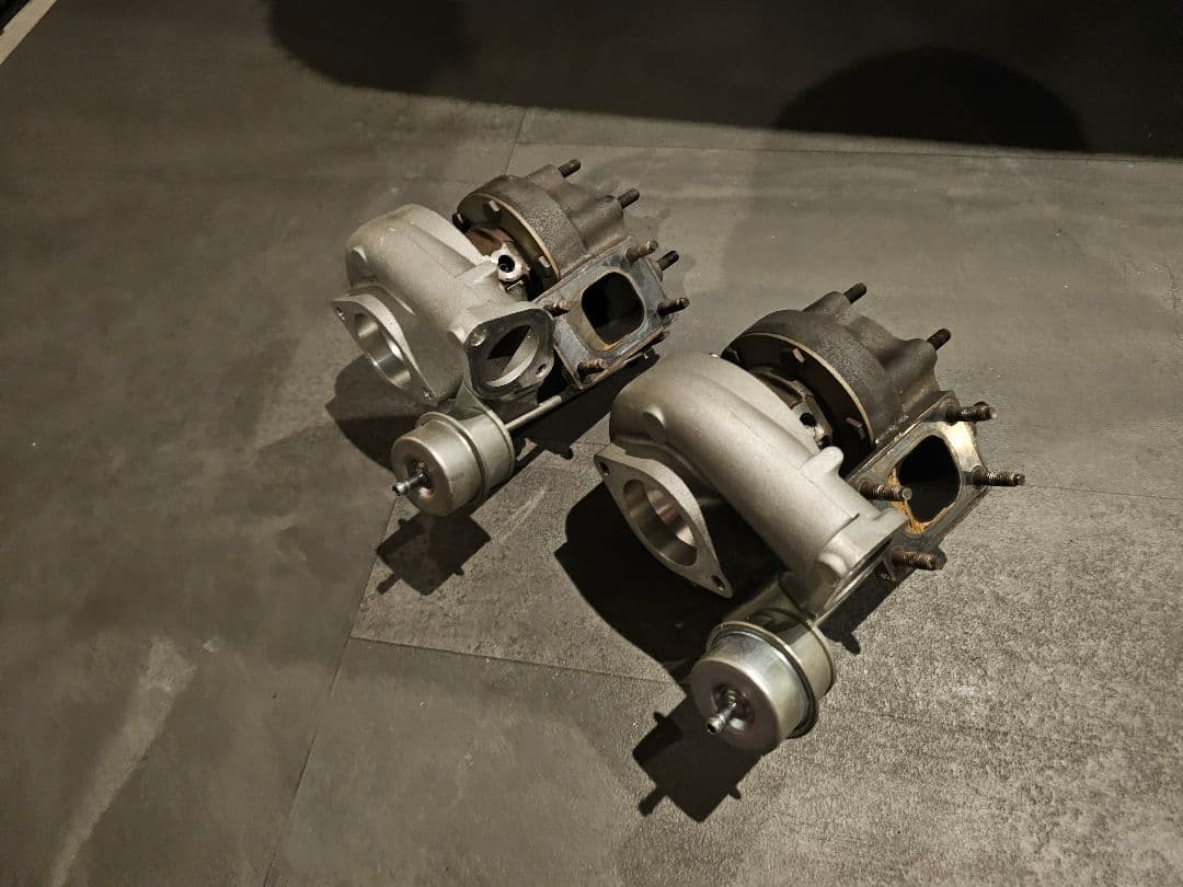 BNR34 　スカイライン純正ターボチャージャー 2個セット美品！