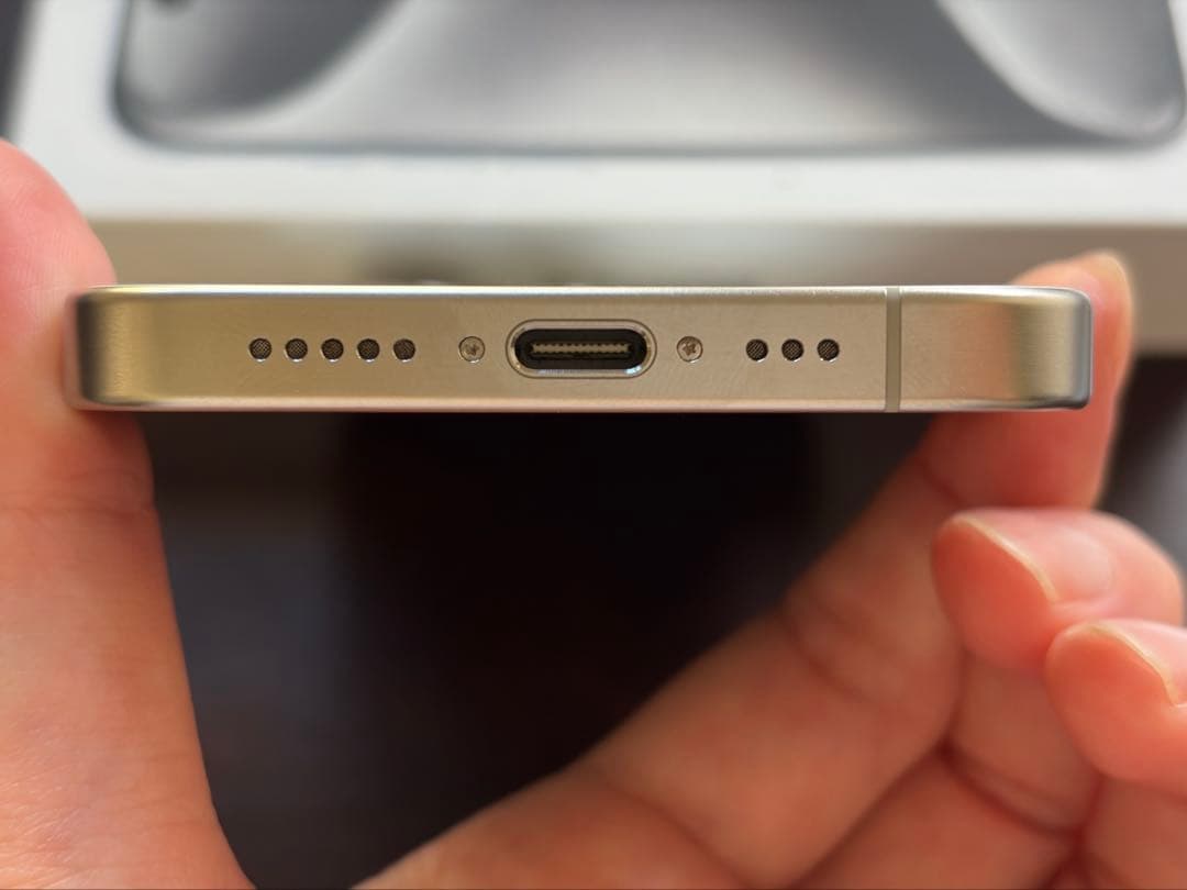 【美品】Apple iPhone 15 Pro ホワイト 本体