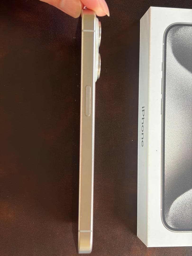 【美品】Apple iPhone 15 Pro ホワイト 本体