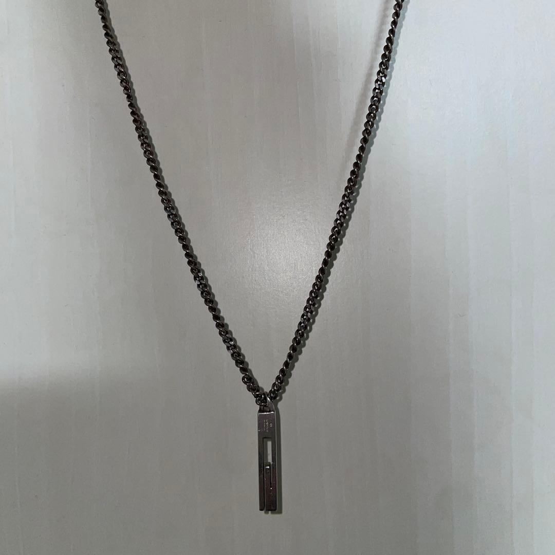 GUCCI ロゴ入りシルバーペンダントネックレス