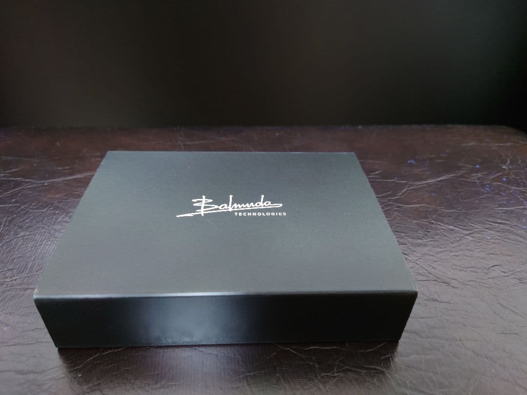 【美品】バルミューダ フォン（本体+箱など）色:ブラック