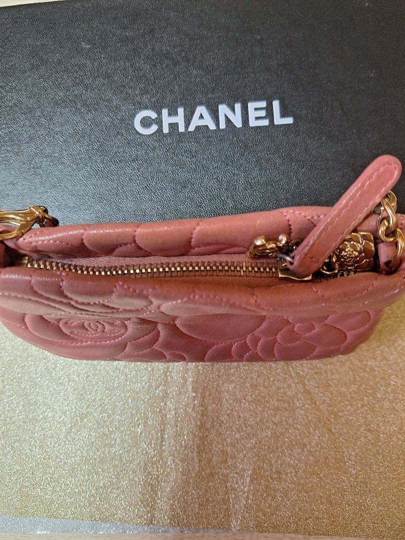 CHANEL ピンク フラワーエンボス ポーチ