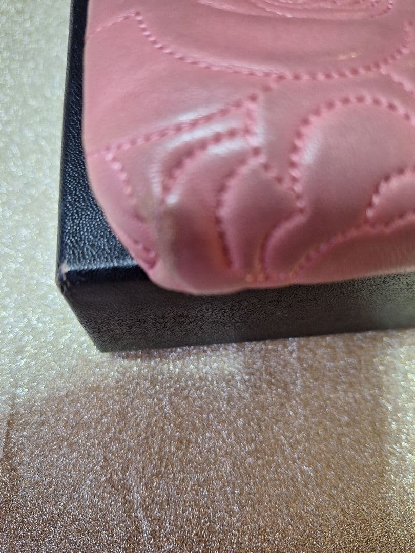 CHANEL ピンク フラワーエンボス ポーチ