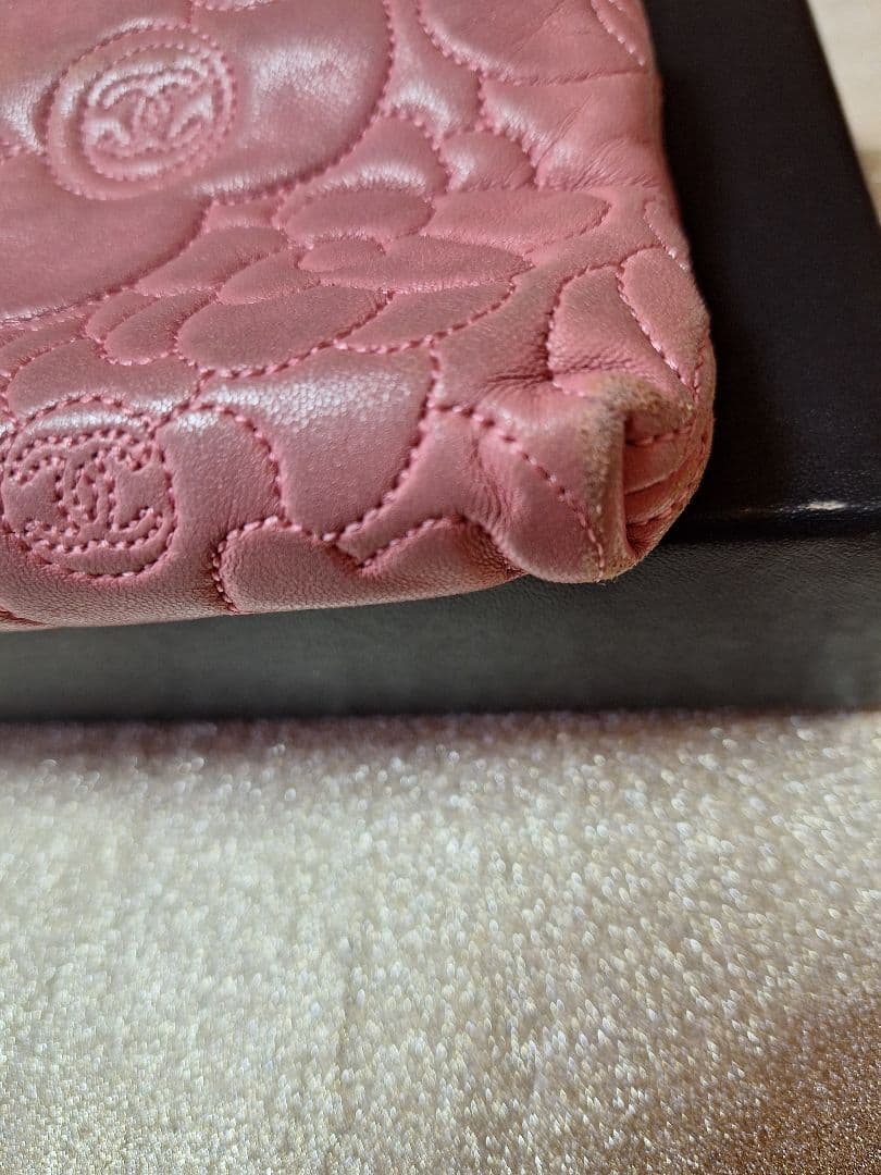 CHANEL ピンク フラワーエンボス ポーチ