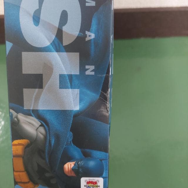 MAFEX No.105 BATMAN HUSH バットマン フィギュア 新品