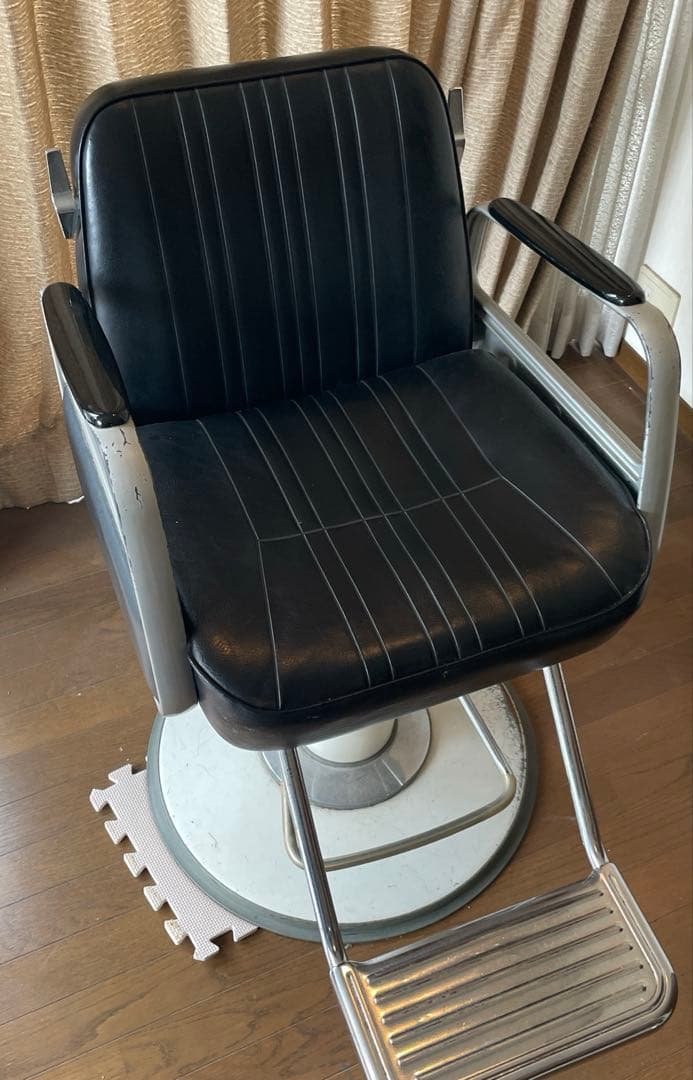 タカラベルモント　理美容椅子 カットチェア　シャンプーチェア　バーバーチェア